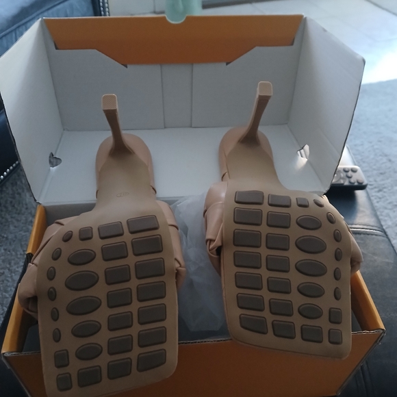 Bottega inspired heels - Picture 2 of 2